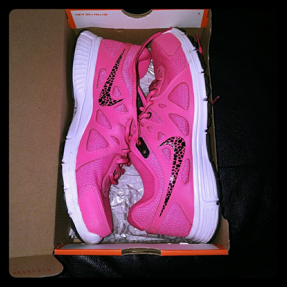 New Women's Nike Running Shoe "Revolution 2"